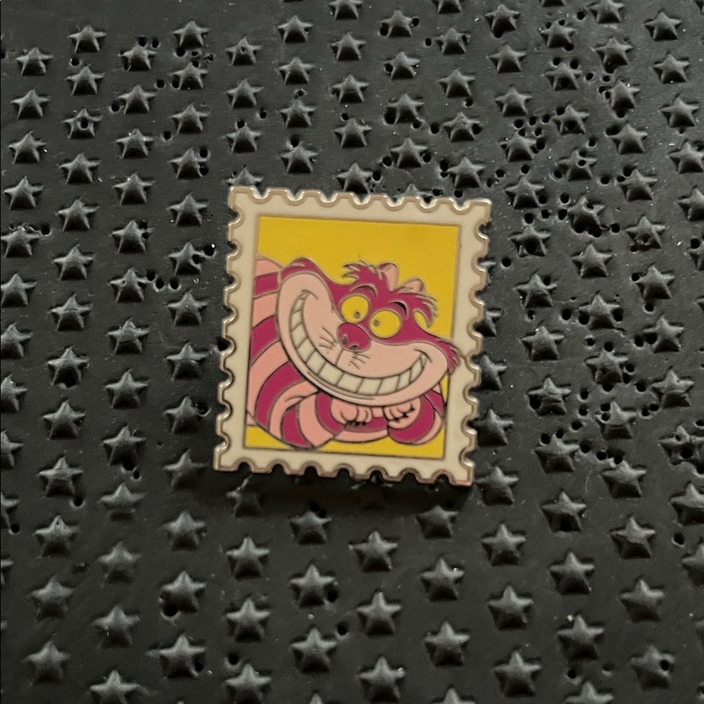 Disney Cheshire Cat Postage Stamp,
Magical Mystery Pin Series 10 (Msc-73)